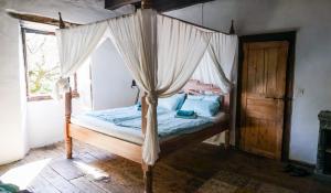 Φωτογραφία από το άλμπουμ του Le Papillon Bleu σε Altillac