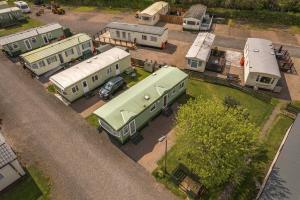 Gallery image of 2 bedroom caravan in Lochlands leisure park in Forfar