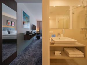 Ein Badezimmer in der Unterkunft Dorint Parkhotel Frankfurt / Bad Vilbel