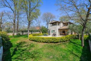 Vonkajšia záhrada v ubytovaní Villa Elaya