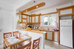 Η κουζίνα ή μικρή κουζίνα στο Dimeli Junior Apartment at the beach