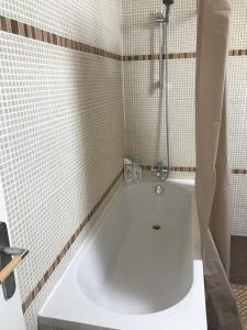 Koupelna v ubytování Chambre du ru d ausson