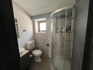 Koupelna v ubytování Holiday Home Anamaria + 17 fotografií