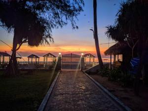 Galeriebild der Unterkunft Blue Sand Beach Resort in Trincomalee