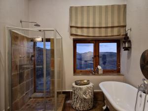 Kylpyhuone majoituspaikassa Tenahead Lodge & Spa