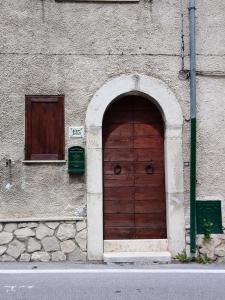 a wooden door on the side of a building at Carmela e Gennaro casa vacanze in Villetta Barrea