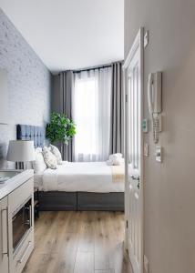 A bed or beds in a room at Modern Studio Apartments