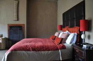 Postel nebo postele na pokoji v ubytování Tenahead Lodge & Spa