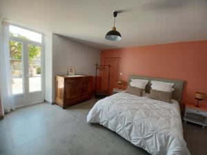 Rêve de Loire chambres d'hôtes au calme au pied des châteaux de la Loire客房内的一张或多张床位