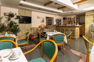 TV a/nebo společenská místnost v ubytování Hotel Kanet
