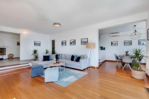 Posedenie v ubytovaní Premium villa, heatable infinity pool, jacuzzi and seaview, beach and city just 10min by foot