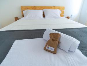 Ένα ή περισσότερα κρεβάτια σε δωμάτιο στο Amwilla Guesthouse Quarto WC privativo Elsa