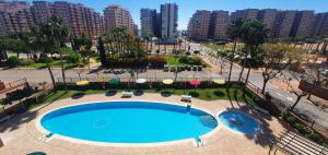 Bazén v ubytovaní Holiday Deluxe Magic World Playa Coral I alebo v jeho blízkosti