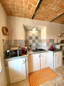 Η κουζίνα ή μικρή κουζίνα στο Casa Vacanze Cascina Mombello