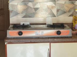 A kitchen or kitchenette at شاليهات للعائلات بمنتجع ريتال فيو الساحل الشمالى