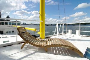 Imagem da galeria de Magnificent houseboat with a stunning view! em Amesterdão