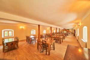 Un restaurant sau alt loc unde se poate mânca la Penzion Zámek Lešany