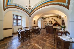 Un restaurant sau alt loc unde se poate mânca la Penzion Zámek Lešany