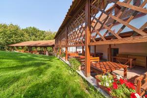 O grădină în afara Penzion Zámek Lešany