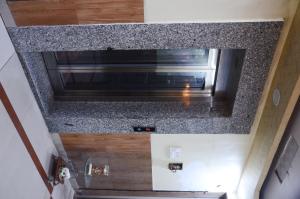 TV a/nebo společenská místnost v ubytování Hotel hari palace
