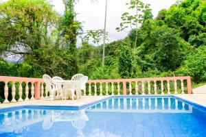 Bazén v ubytování Pousada Canto do Curió Paraty nebo v jeho okolí