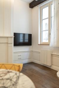 TV/trung tâm giải trí tại Appartement R1 T2 Rodez Centre Historique