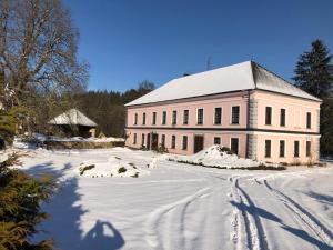 Hotel Castle Mlýn Maděrovka om vinteren
