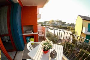 A balcony or terrace at Appartamento in residence Lighthouse