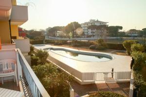 The swimming pool at or close to Appartamento in residence Lighthouse