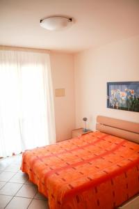 A bed or beds in a room at Appartamento in residence Lighthouse