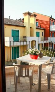 A balcony or terrace at Appartamento in residence Lighthouse