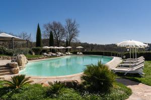 Bazén v ubytování Abbazia Collemedio Resort & Spa nebo v jeho okolí