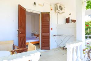 Balkón alebo terasa v ubytovaní Vista Mare Faros + 36 fotografií