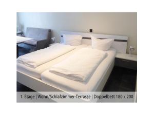 เตียงในห้องที่ Ferienwohnung Trier Stadtmitte/Fußgängerzone