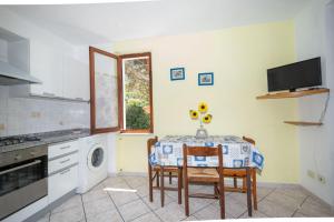 A kitchen or kitchenette at Appartamento Sergio