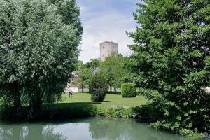 a view of a park with a castle in the background at studio ''tulipe'' dans le Berry in Les Bordes