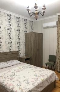 سرير أو أسرّة في غرفة في Hotel Martinichi