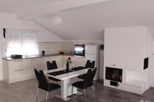 Kuchyňa alebo kuchynka v ubytovaní Top Floor Apartment