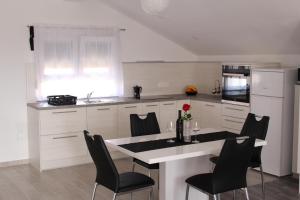 Kuchyňa alebo kuchynka v ubytovaní Top Floor Apartment