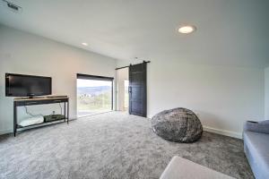 Gallery image of Modern Davenport Home with Water View and Grill! in Davenport