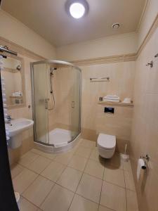 Ett badrum på Na Kamieniu Hotel & Spa