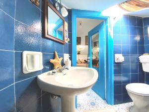 Kúpeľňa v ubytovaní JOY BAMBOO, Downtown, three min from the Sea
