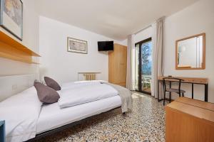 Afbeelding uit fotogalerij van Hotel Rosemarie in Limone sul Garda