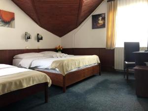 a hotel room with two beds and a window at Sobe na Jošanici in Jošanička Banja