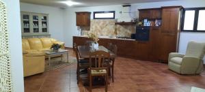 Een keuken of kitchenette bij Studio Seminterrato Villa Armonia IUN:P2030