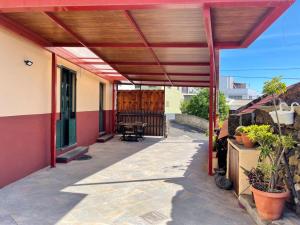 Balcony o terrace sa 2 bedrooms house with sea view furnished garden and wifi at Taibique