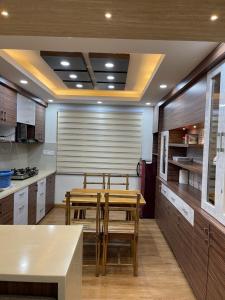 Cucina o angolo cottura di Welcome Home Bhaisepati