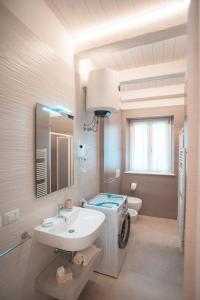 Een badkamer bij Le Camelie -appartamenti nuovi