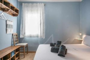 Postel nebo postele na pokoji v ubytování Casa Aigua Blava by SeaMount Rentals