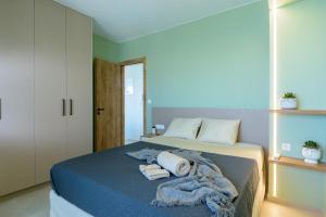 Giường trong phòng chung tại Angelique Luxury apartment +27 ảnh